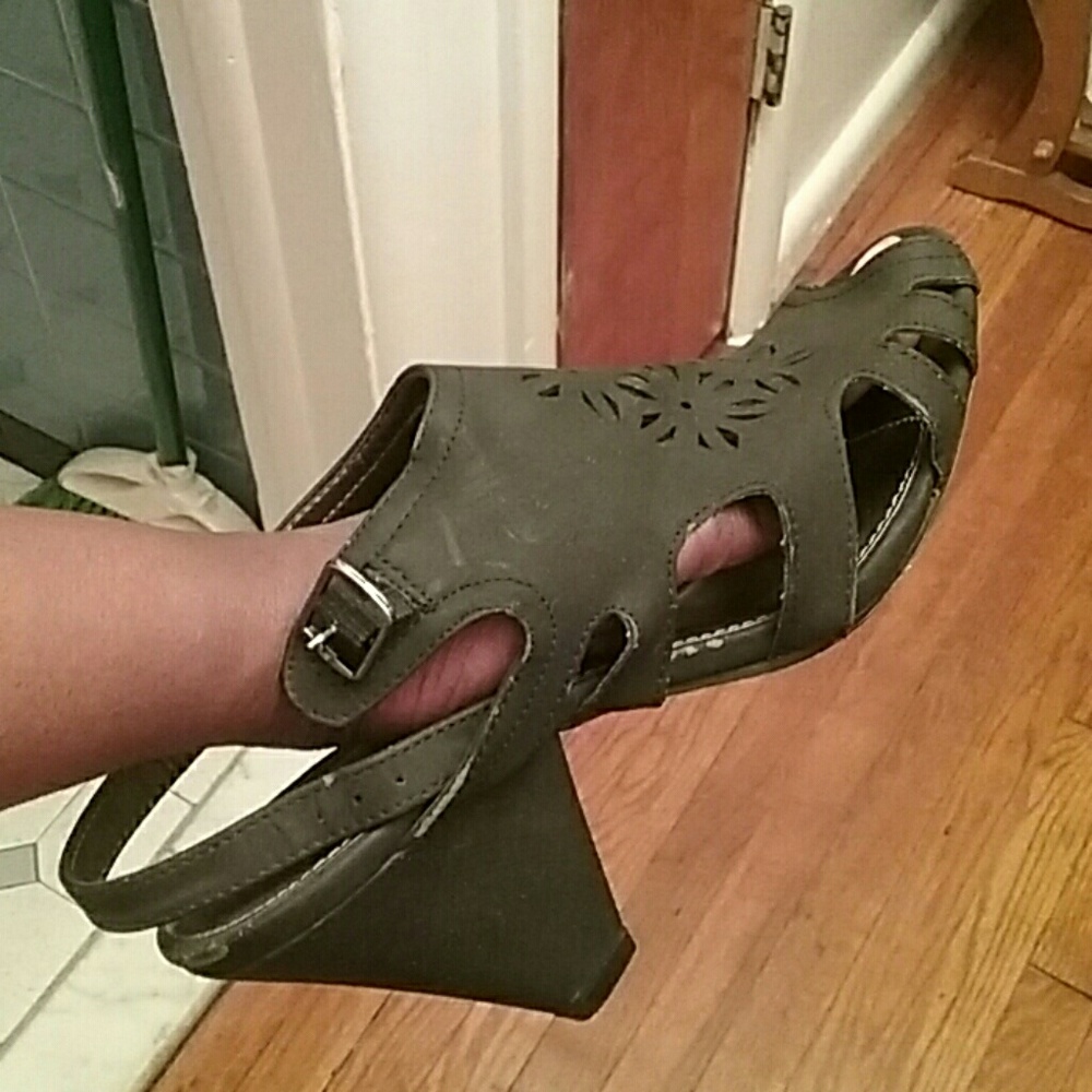 Sandals - Picture 4 of 4